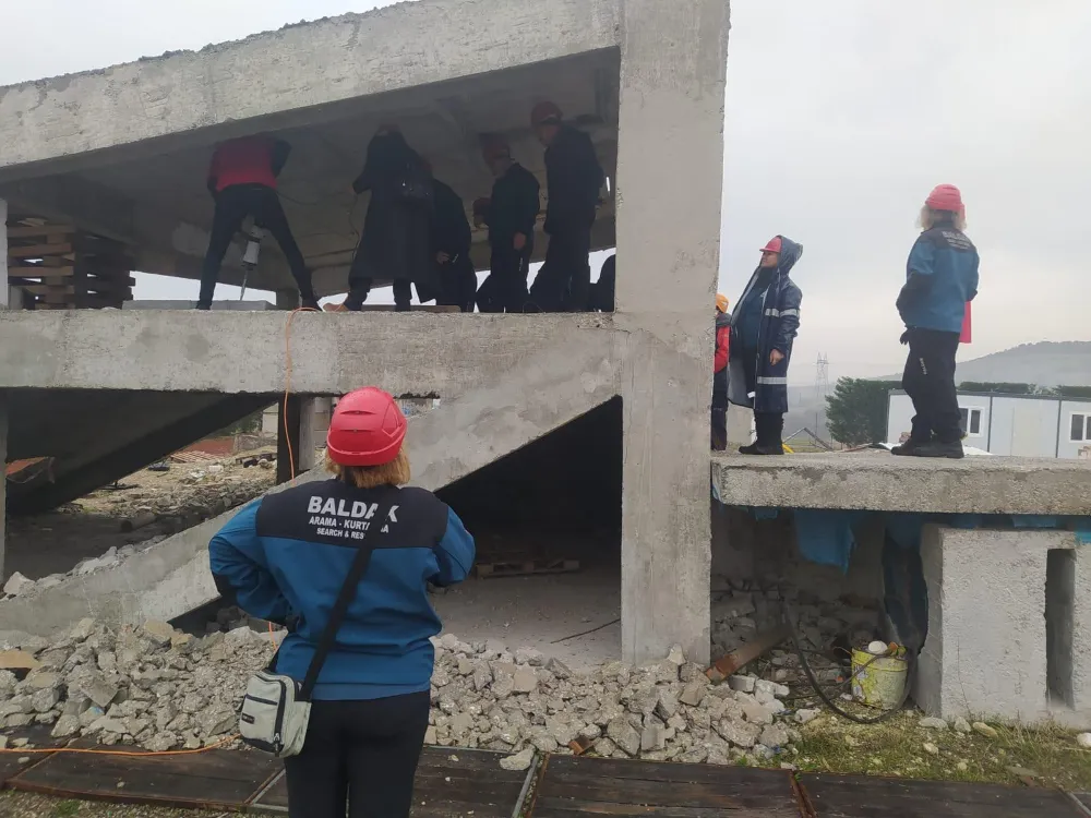 Balıkesir itfaiyesi eğitimlerle güçleniyor