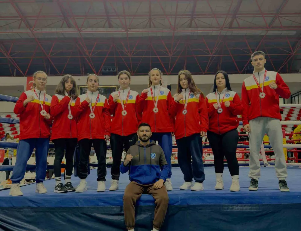 Muaythai sporcularından 10 madalya