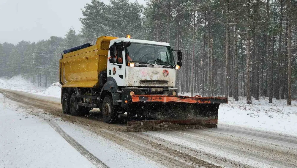 Kazdağları’nda kar yağışı ulaşımı olumsuz etkiliyor
