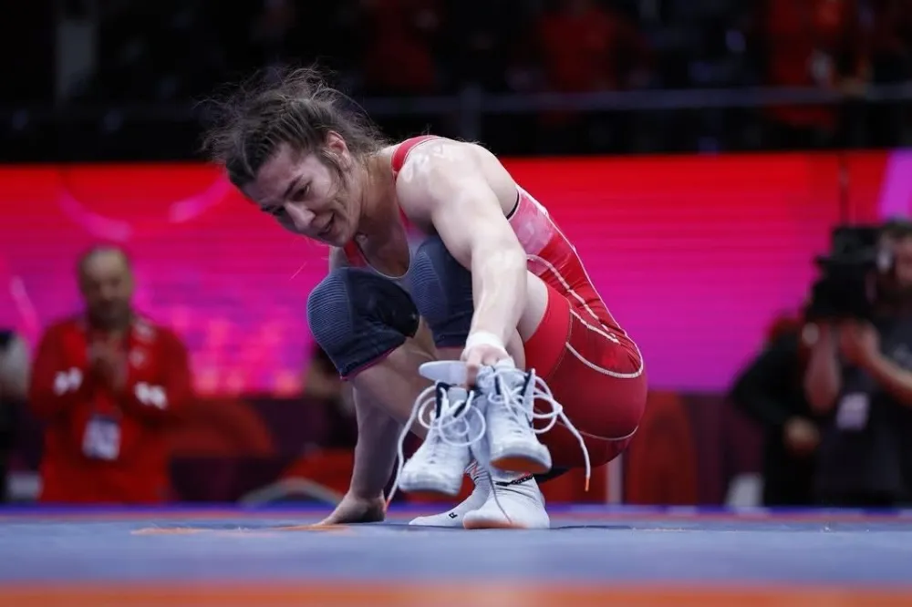 Şampiyon güreşçi Yasemin Adar Yiğit aktif spor hayatını noktaladı