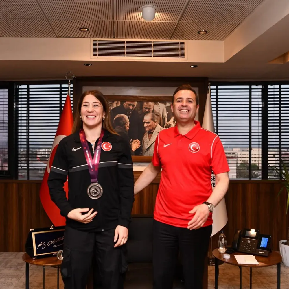 Başkan Akın’dan milli sporcuya sıcak karşılama