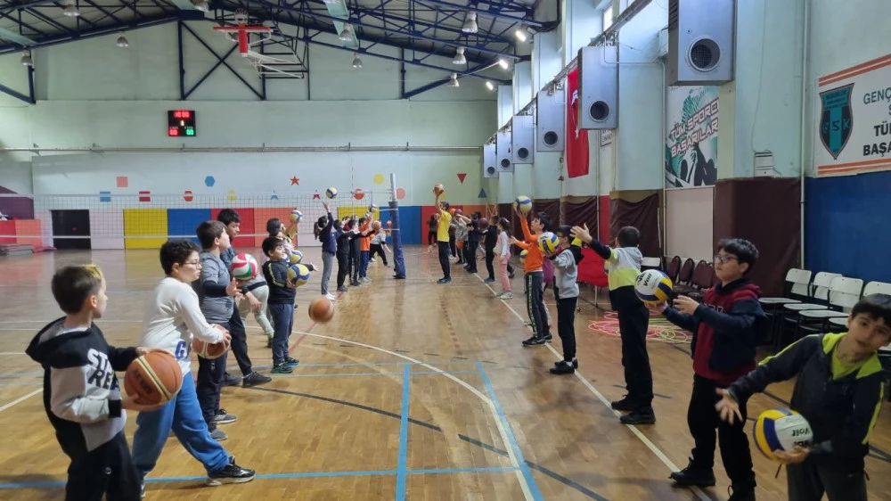 Susurluk Belediyesinin Ücretsiz Sanat ve Spor Kursları Devam Ediyor